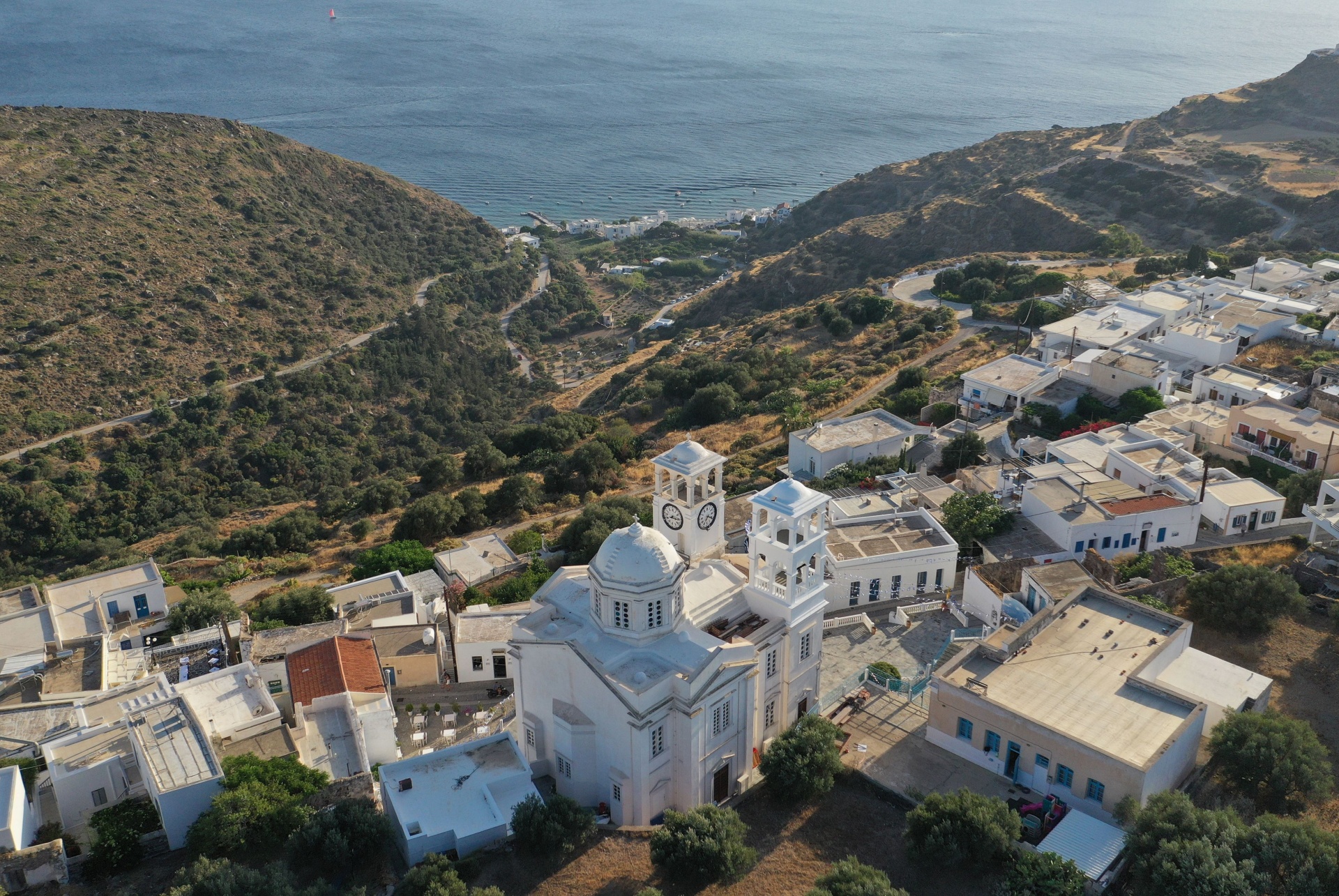 ou dormir a milos ville de trypiti